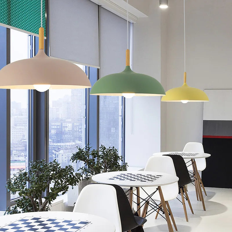 Nowoczesna lampa sufitowa z drewna dębowego w stylu minimalistycznym nordyckim